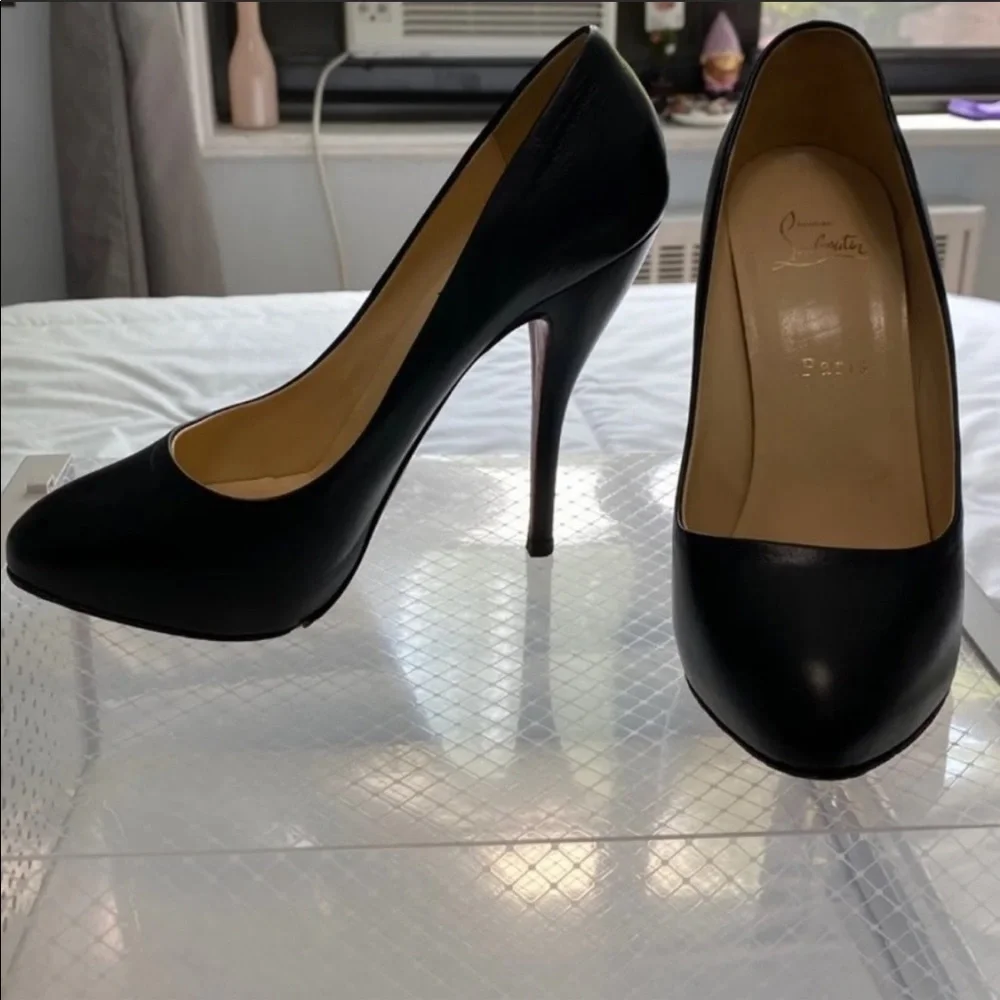 Christian Louboutin black round toe pumps *SALE* - Picture 3 of 10